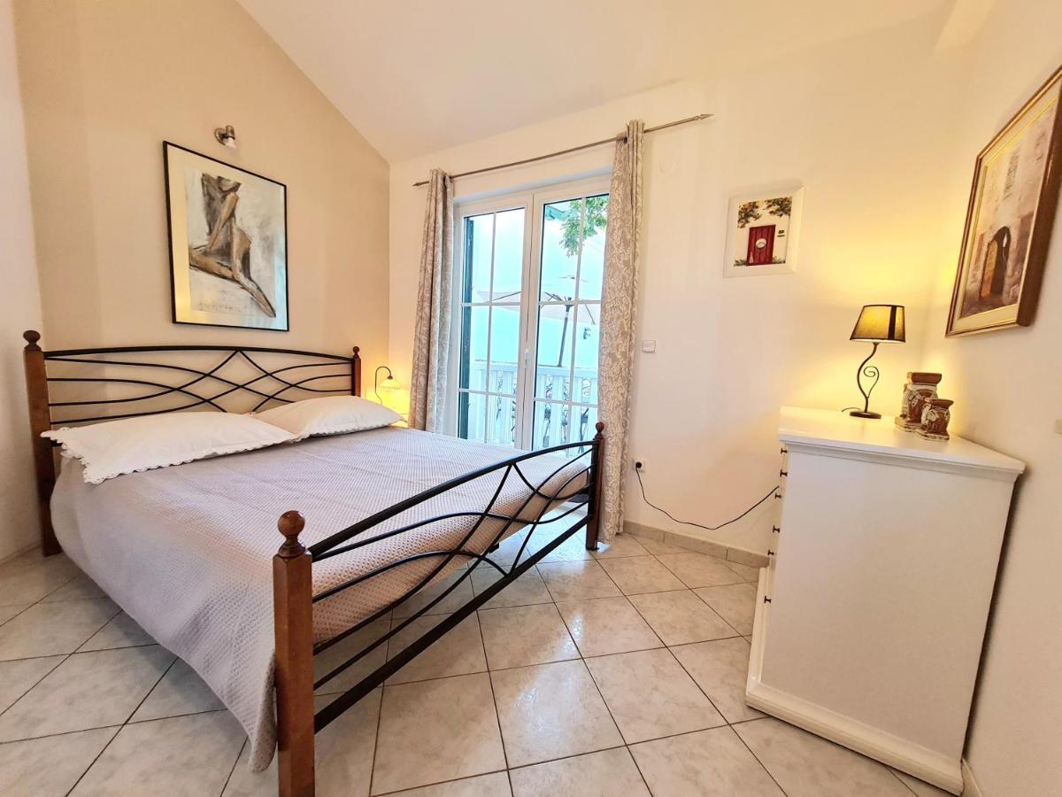 Apartment Ivana Borak โอมิช ภายนอก รูปภาพ