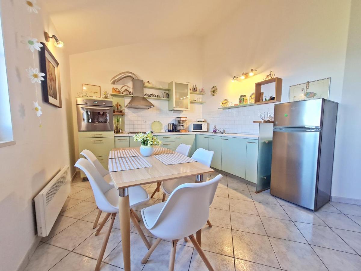 Apartment Ivana Borak โอมิช ภายนอก รูปภาพ