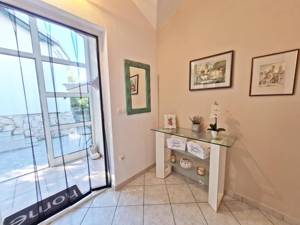 Apartment Ivana Borak โอมิช ภายนอก รูปภาพ