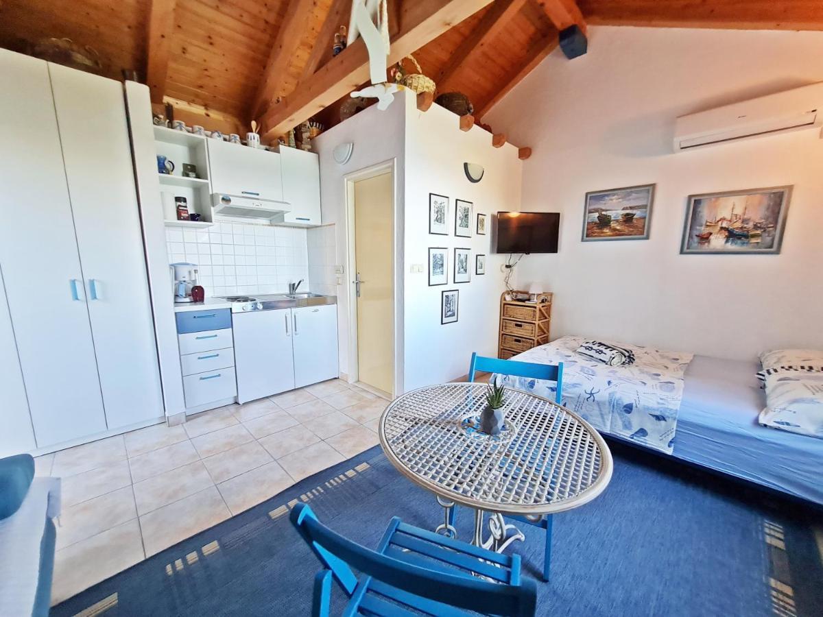 Apartment Ivana Borak โอมิช ภายนอก รูปภาพ