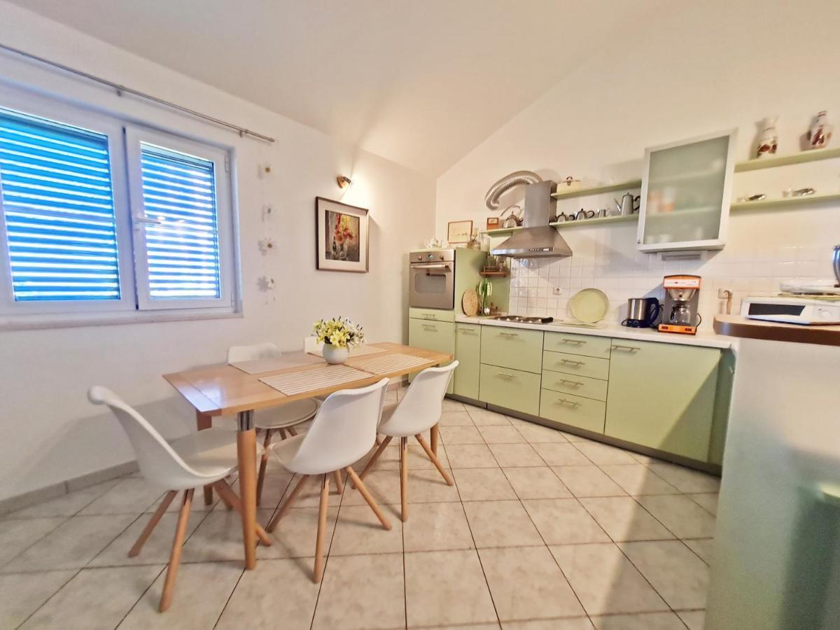 Apartment Ivana Borak โอมิช ภายนอก รูปภาพ