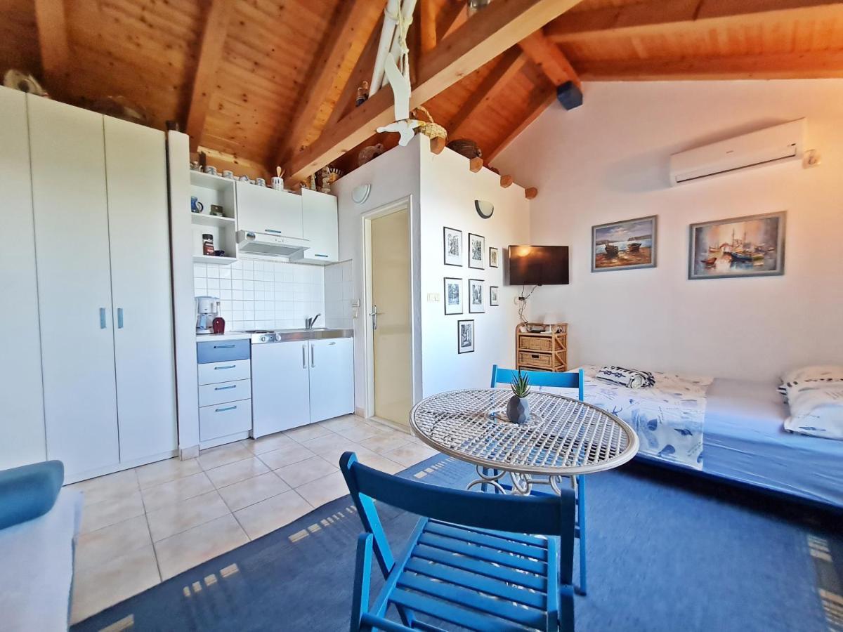 Apartment Ivana Borak โอมิช ภายนอก รูปภาพ